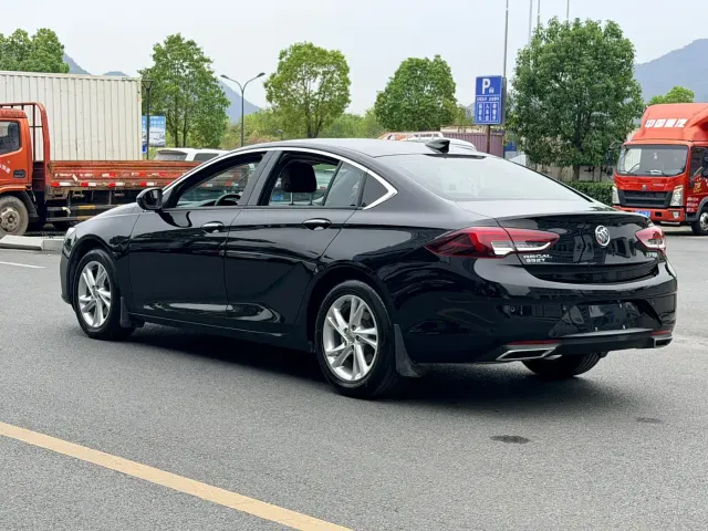 Buick Regal — Фото автомобиля 6