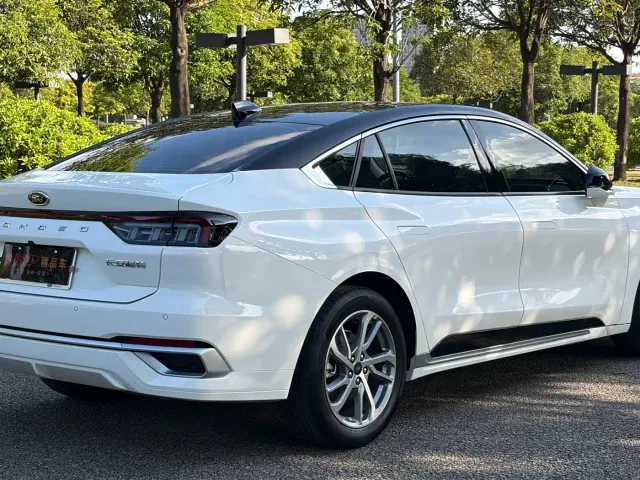 Ford Mondeo — Фото автомобиля 6