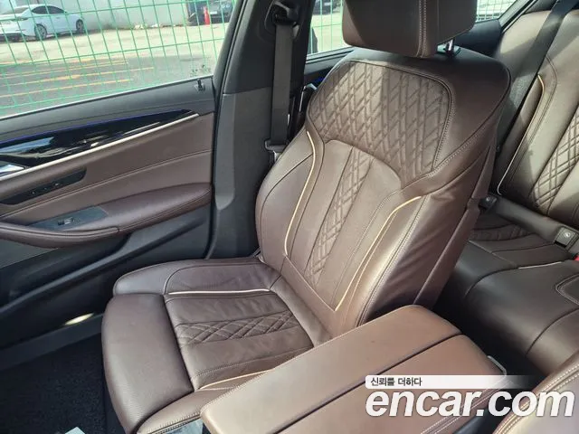 BMW 5 Series G30 — Фото автомобиля 12