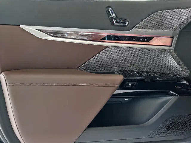 BMW i7 — Фото автомобиля 9