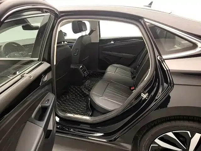 Volkswagen Passat — Фото автомобиля 13