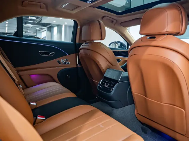 Bentley Flying Spur — Фото автомобиля 14