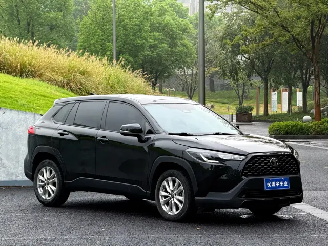 Toyota Corolla Cross — Фото автомобиля 3