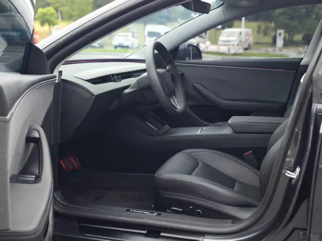 Tesla Model 3 — Фото автомобиля 7