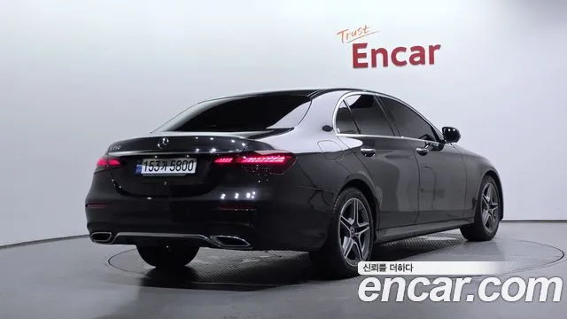 Mercedes-Benz E-Class — Фото автомобиля 2