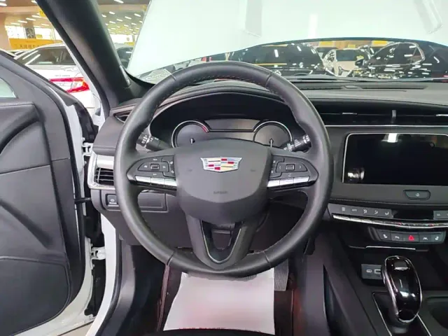 Cadillac XT4 — Фото автомобиля 10