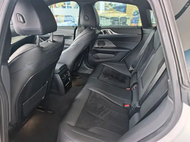 BMW i4 — Фото автомобиля 5