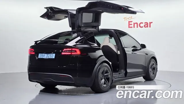 Tesla Model X — Фото автомобиля 2