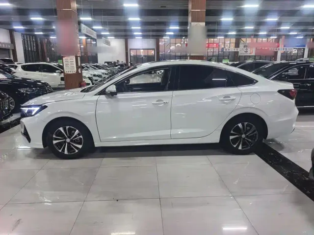 Changan Eado — Фото автомобиля 6