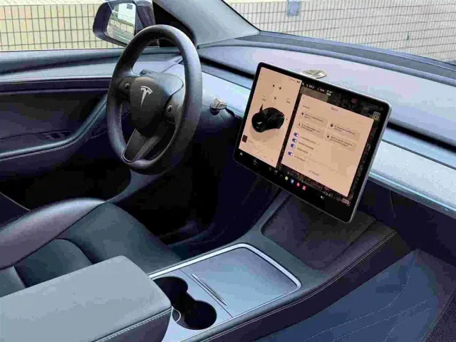 Tesla Model Y — Фото автомобиля 7
