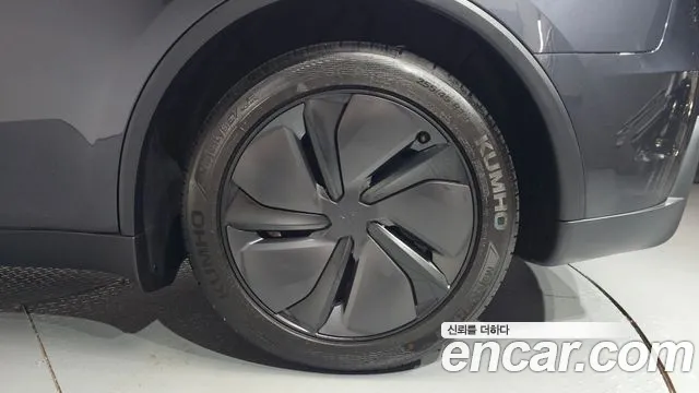 Tesla Model Y — Фото автомобиля 17