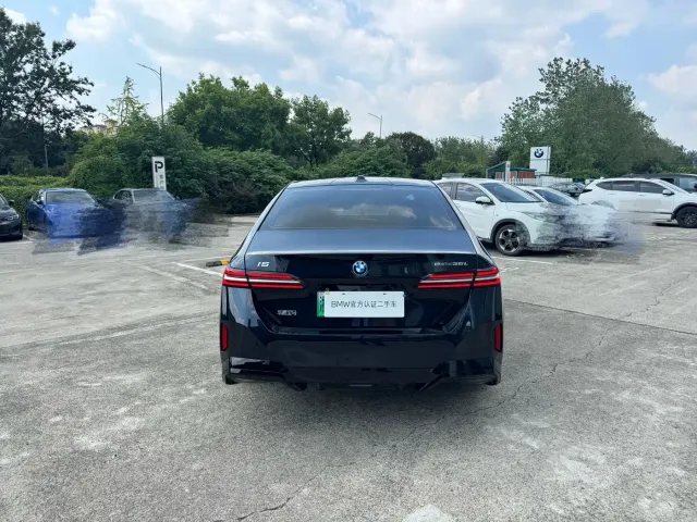 BMW i5 — Фото автомобиля 9