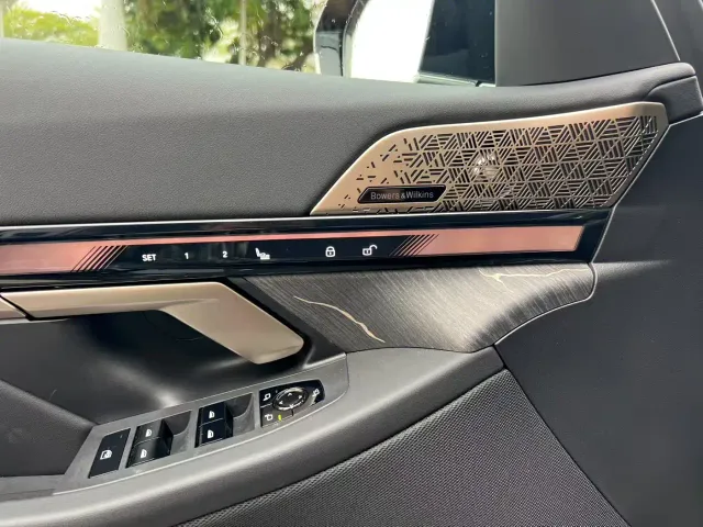 BMW 5 Series — Фото автомобиля 11