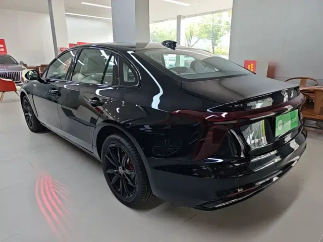 Hongqi H5 — Фото автомобиля 4