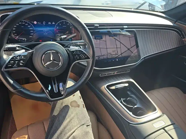 Mercedes-Benz E-Class — Фото автомобиля 9