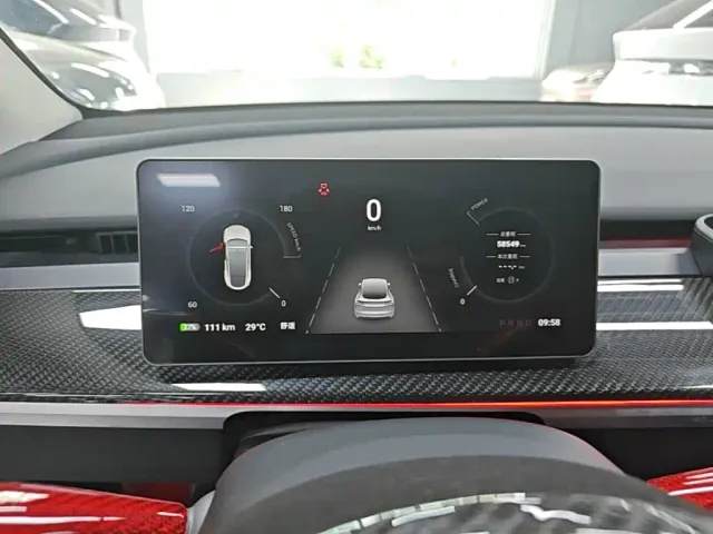 Tesla Model Y — Фото автомобиля 11