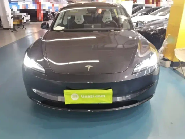 Tesla Model 3 — Фото автомобиля 2