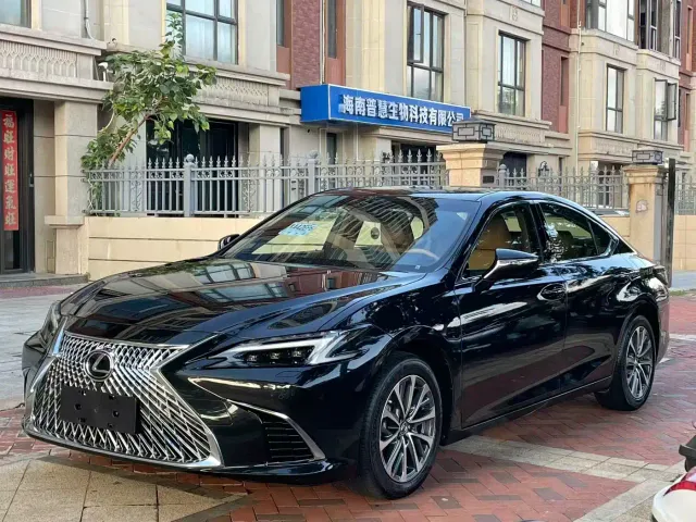 Фотография автомобиля — Lexus ES