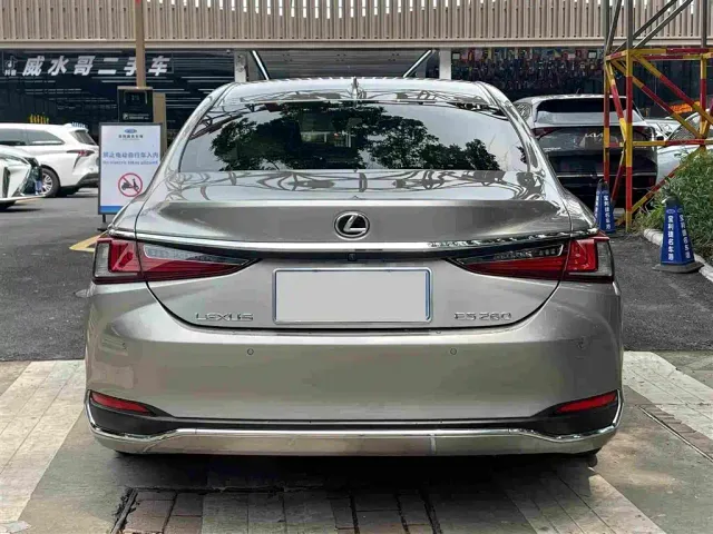 Lexus ES — Фото автомобиля 6