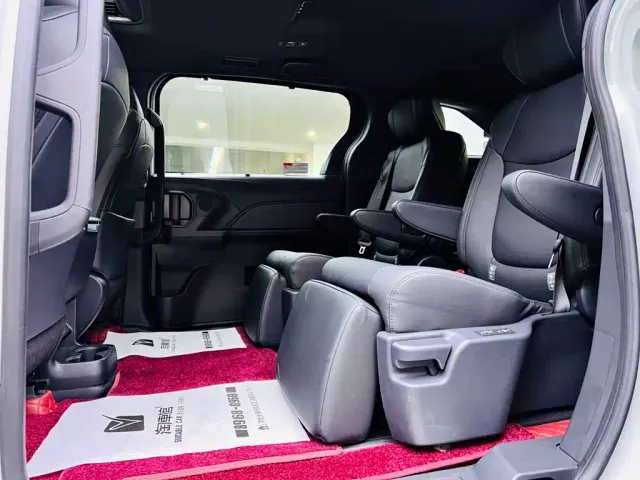 Toyota Sienna — Фото автомобиля 15