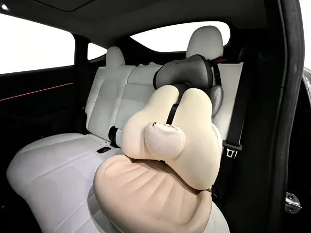 Tesla Model Y — Фото автомобиля 5