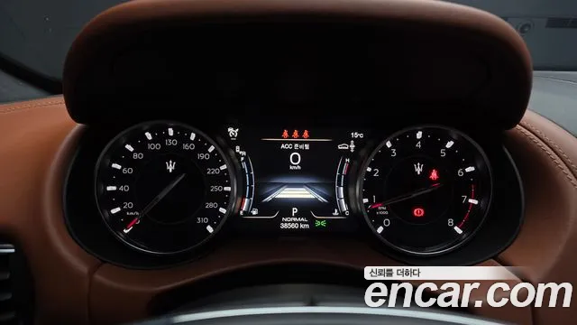 Maserati Levante — Фото автомобиля 8