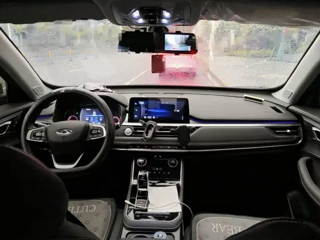 Chery Tiggo 8 — Фото автомобиля 11