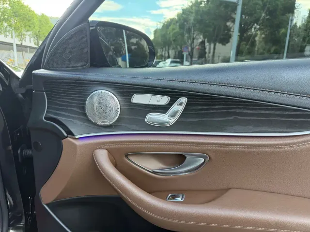 Mercedes-Benz E-Class — Фото автомобиля 15
