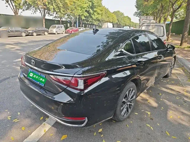 Lexus ES — Фото автомобиля 6