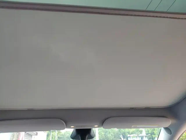 Tesla Model Y — Фото автомобиля 17