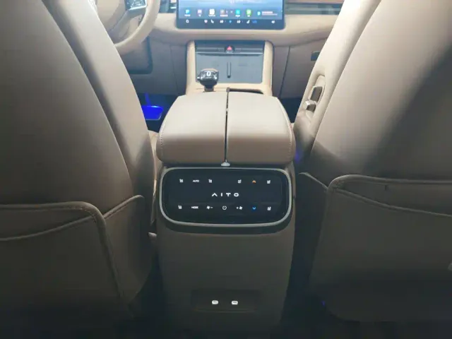 Aito M7 — Фото автомобиля 15