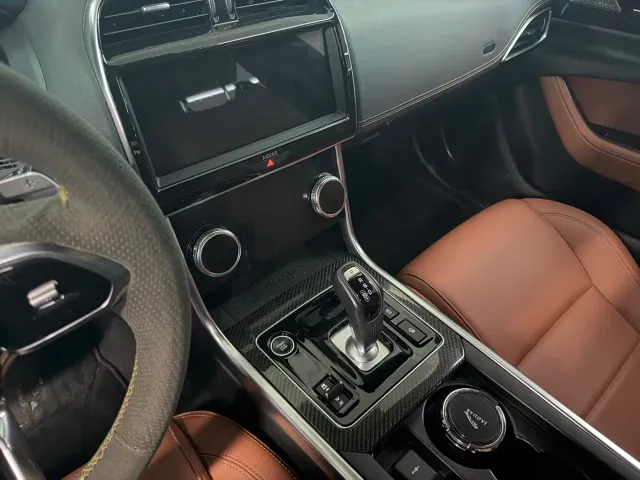Jaguar XEL — Фото автомобиля 9