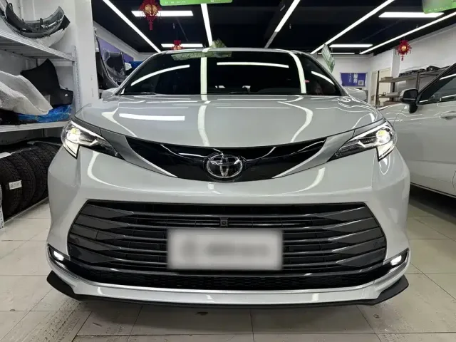 Toyota Sienna — Фото автомобиля 13