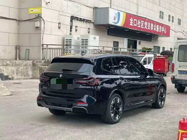BMW iX3 — Фото автомобиля 9