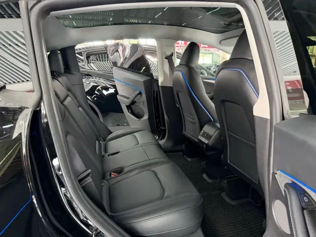 Tesla Model Y — Фото автомобиля 11