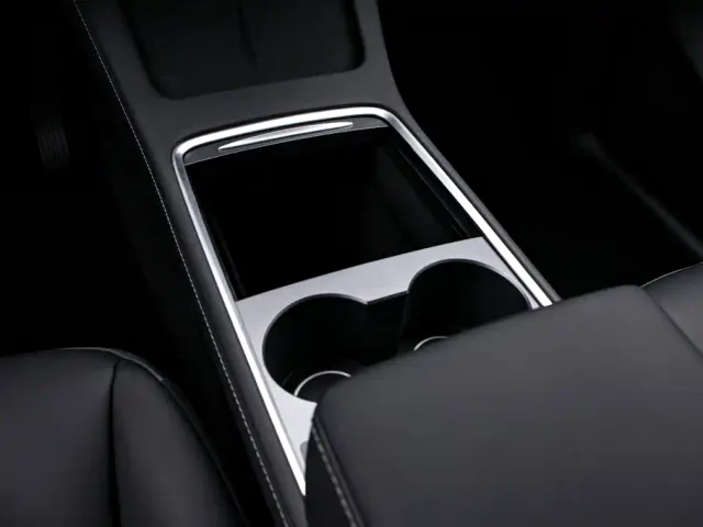 Tesla Model Y — Фото автомобиля 9