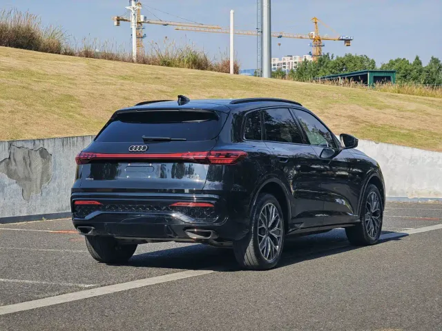 Audi Q5L — Фото автомобиля 3