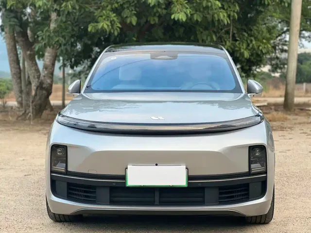 Li Auto L8 — Фото автомобиля 2