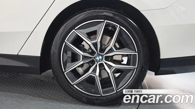 BMW 5 Series G60 — Фото автомобиля 21