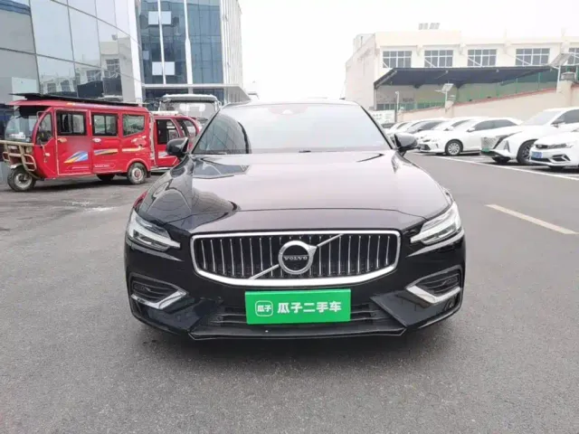 Volvo S60 — Фото автомобиля 2