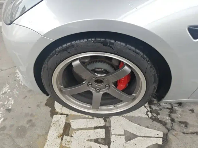Tesla Model 3 — Фото автомобиля 22