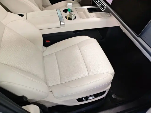 Li Auto L8 — Фото автомобиля 24