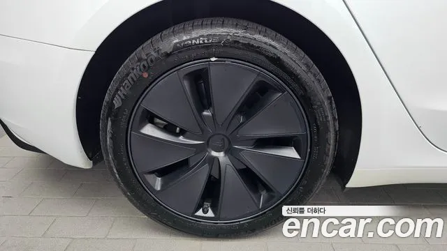 Tesla Model 3 — Фото автомобиля 5