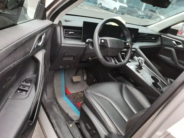 Roewe RX5 — Фото автомобиля 15