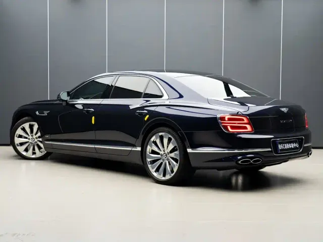 Bentley Flying Spur — Фото автомобиля 5