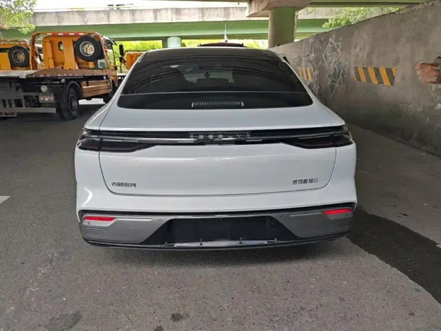 Geely Galaxy Xingyao 8 — Фото автомобиля 5