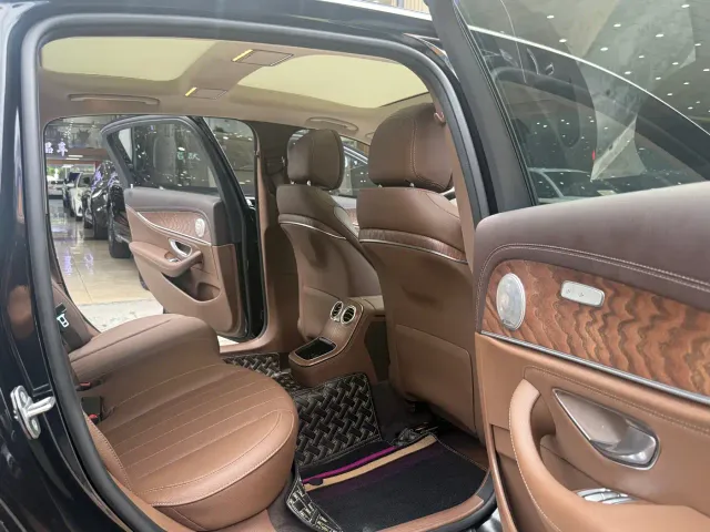 Mercedes-Benz E-Class — Фото автомобиля 7