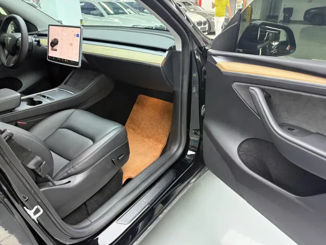 Tesla Model Y — Фото автомобиля 20