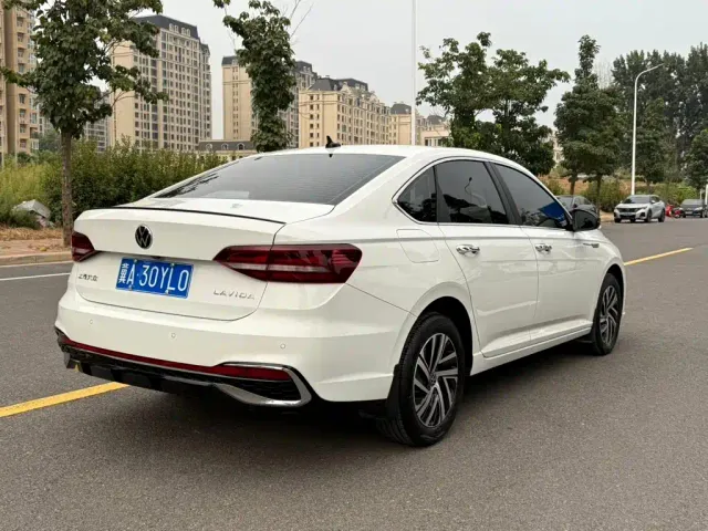 Volkswagen Lavida — Фото автомобиля 13