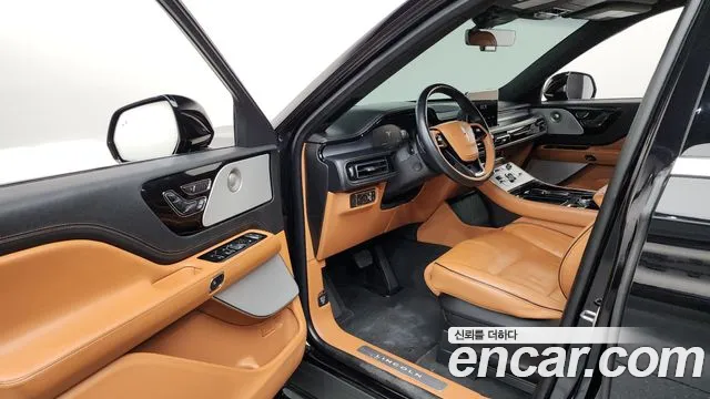 Lincoln Aviator — Фото автомобиля 18